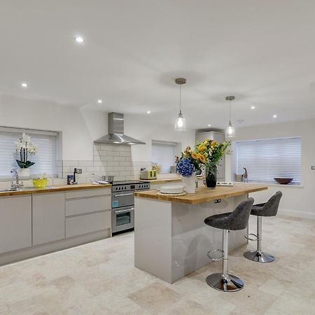 Spacious 6-Bed Home, Near The Norfolk Broads Clippesby Zewnętrze zdjęcie