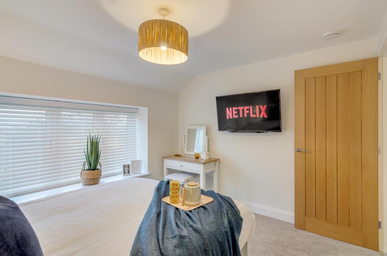 Spacious 6-Bed Home, Near The Norfolk Broads Clippesby Zewnętrze zdjęcie