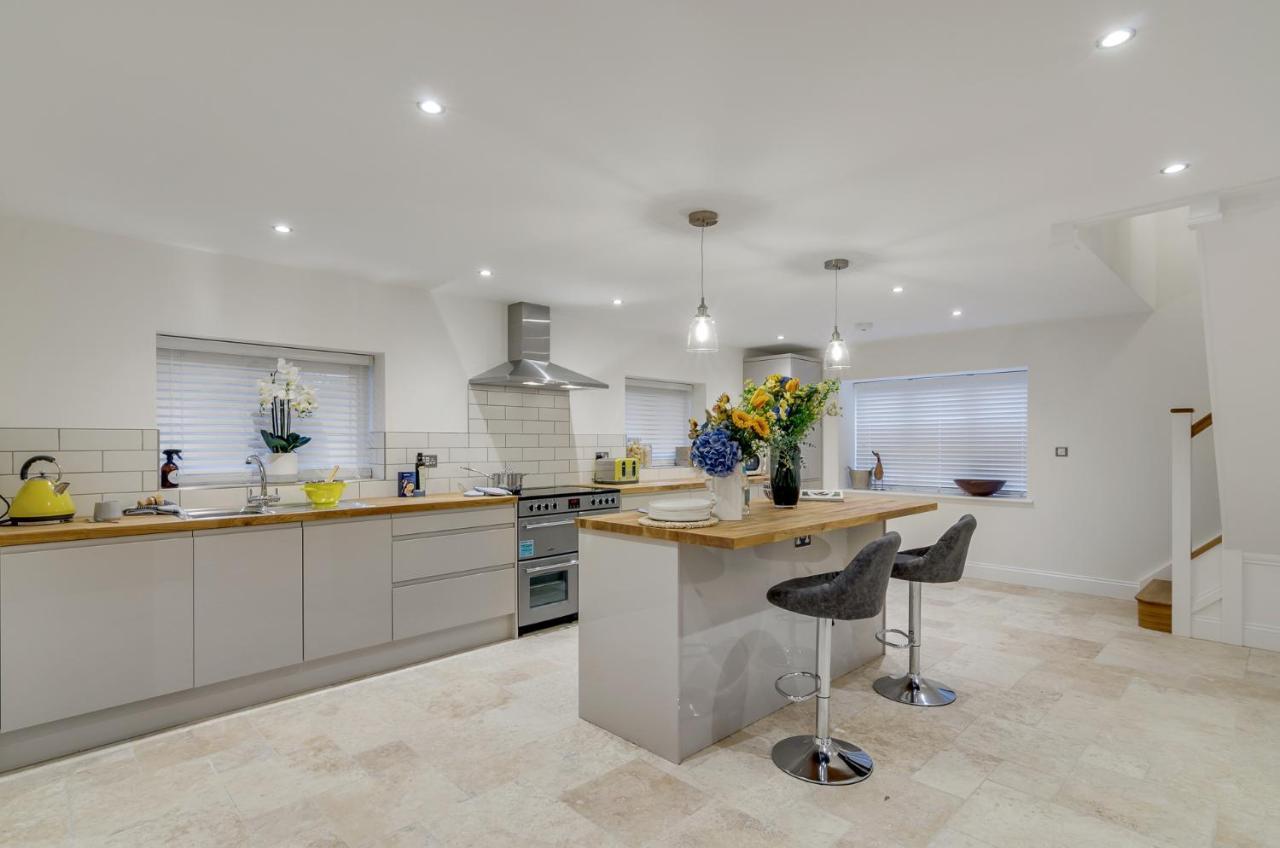 Spacious 6-Bed Home, Near The Norfolk Broads Clippesby Zewnętrze zdjęcie
