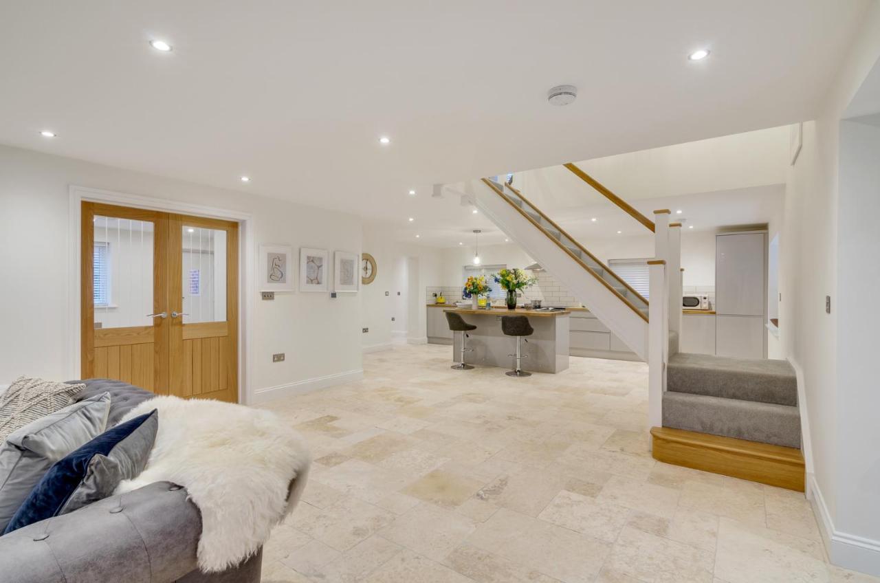 Spacious 6-Bed Home, Near The Norfolk Broads Clippesby Zewnętrze zdjęcie