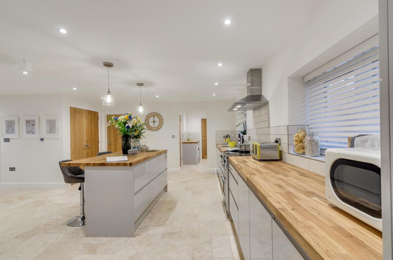 Spacious 6-Bed Home, Near The Norfolk Broads Clippesby Zewnętrze zdjęcie