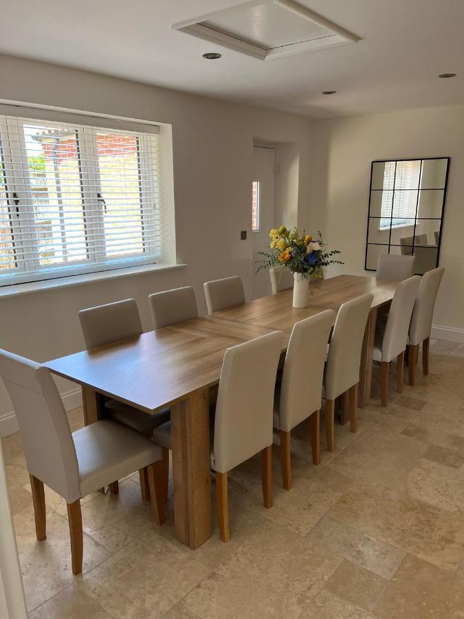Spacious 6-Bed Home, Near The Norfolk Broads Clippesby Zewnętrze zdjęcie