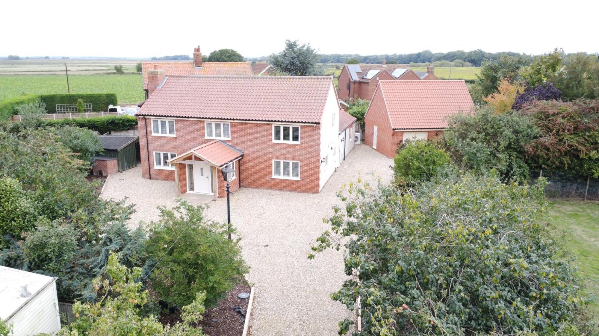 Spacious 6-Bed Home, Near The Norfolk Broads Clippesby Zewnętrze zdjęcie